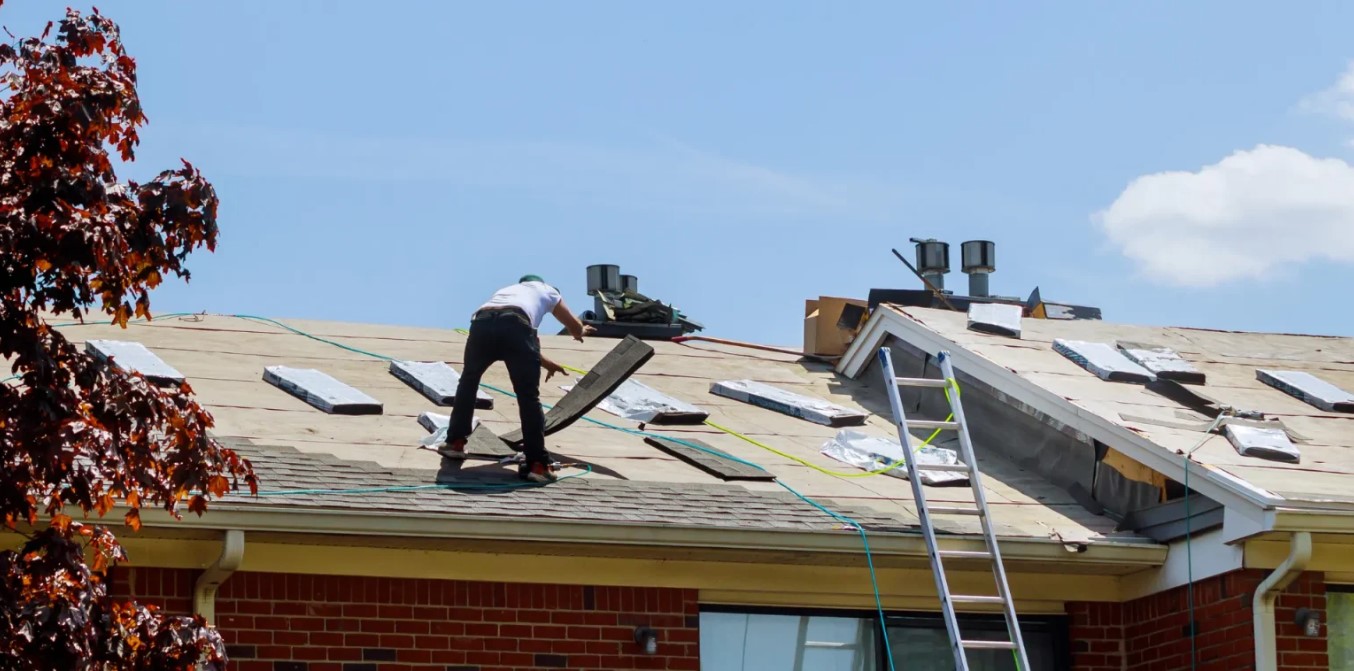 Roof Repair Methods: DIY vs Hiring a Professional