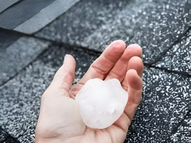  hail damage look like on a roof​